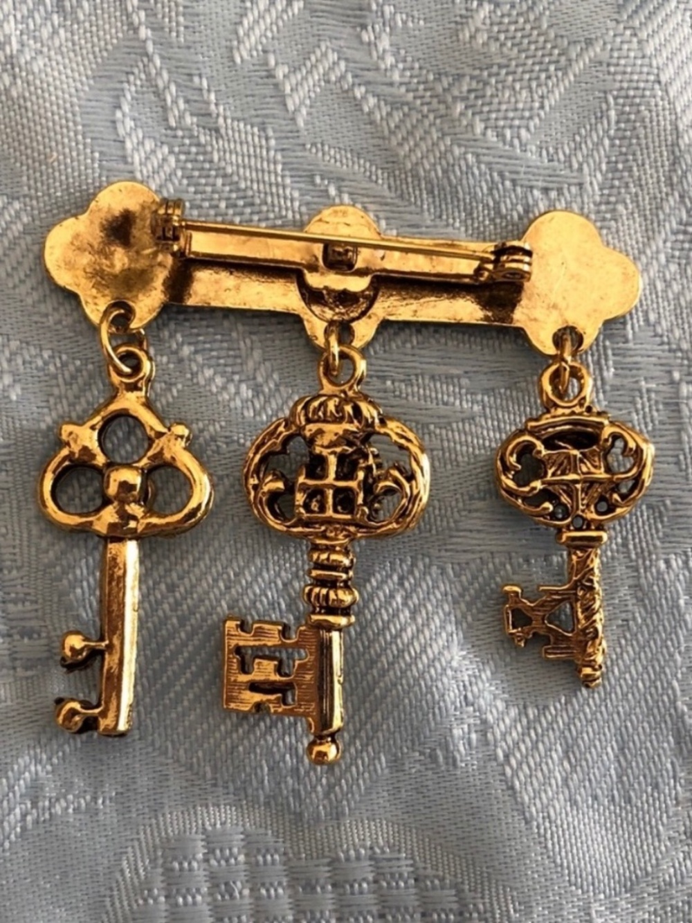 Keys Brooch - Picture 2 of 2